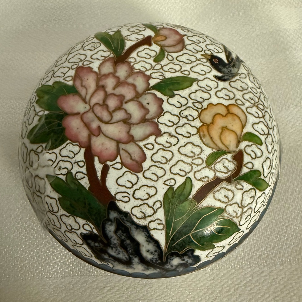 Vintage Chinese Canton Enamel over metal Trinket Box with Lid Floral 2.6"